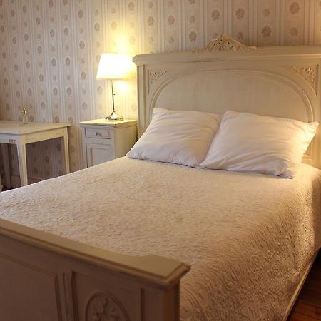 Hotel De La Providence Égliseneuve-dʼEntraigues Esterno foto