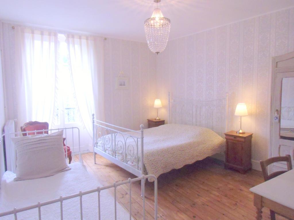 Hotel De La Providence Égliseneuve-dʼEntraigues Camera foto