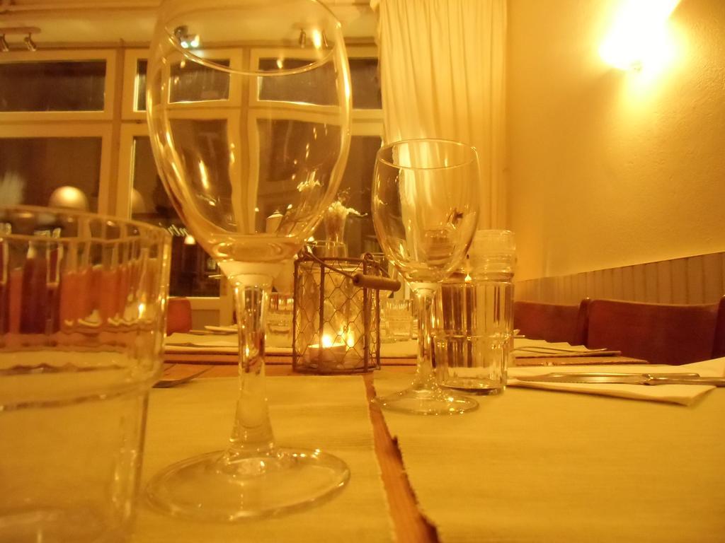 Hotel De La Providence Égliseneuve-dʼEntraigues Esterno foto