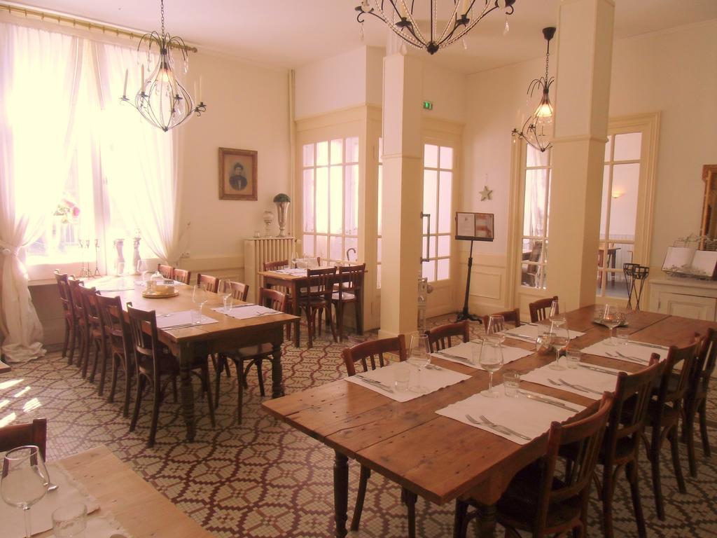 Hotel De La Providence Égliseneuve-dʼEntraigues Esterno foto