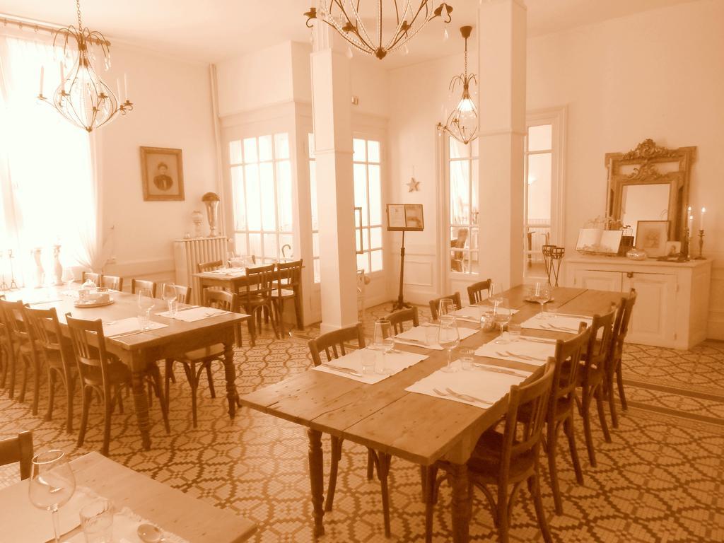Hotel De La Providence Égliseneuve-dʼEntraigues Esterno foto