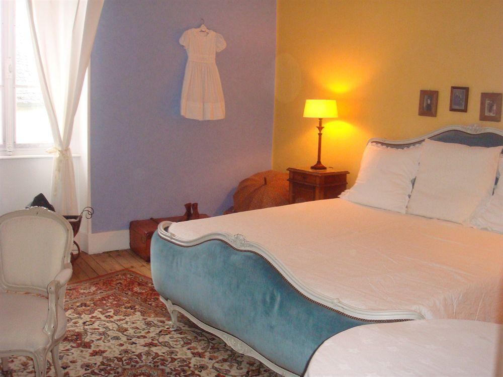 Hotel De La Providence Égliseneuve-dʼEntraigues Esterno foto