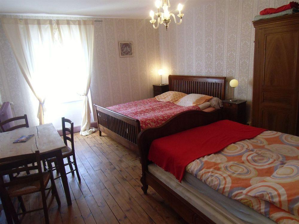 Hotel De La Providence Égliseneuve-dʼEntraigues Esterno foto