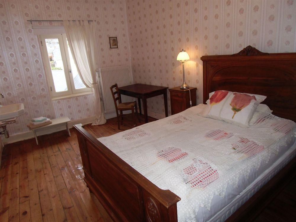 Hotel De La Providence Égliseneuve-dʼEntraigues Esterno foto