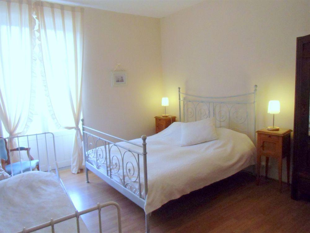 Hotel De La Providence Égliseneuve-dʼEntraigues Esterno foto