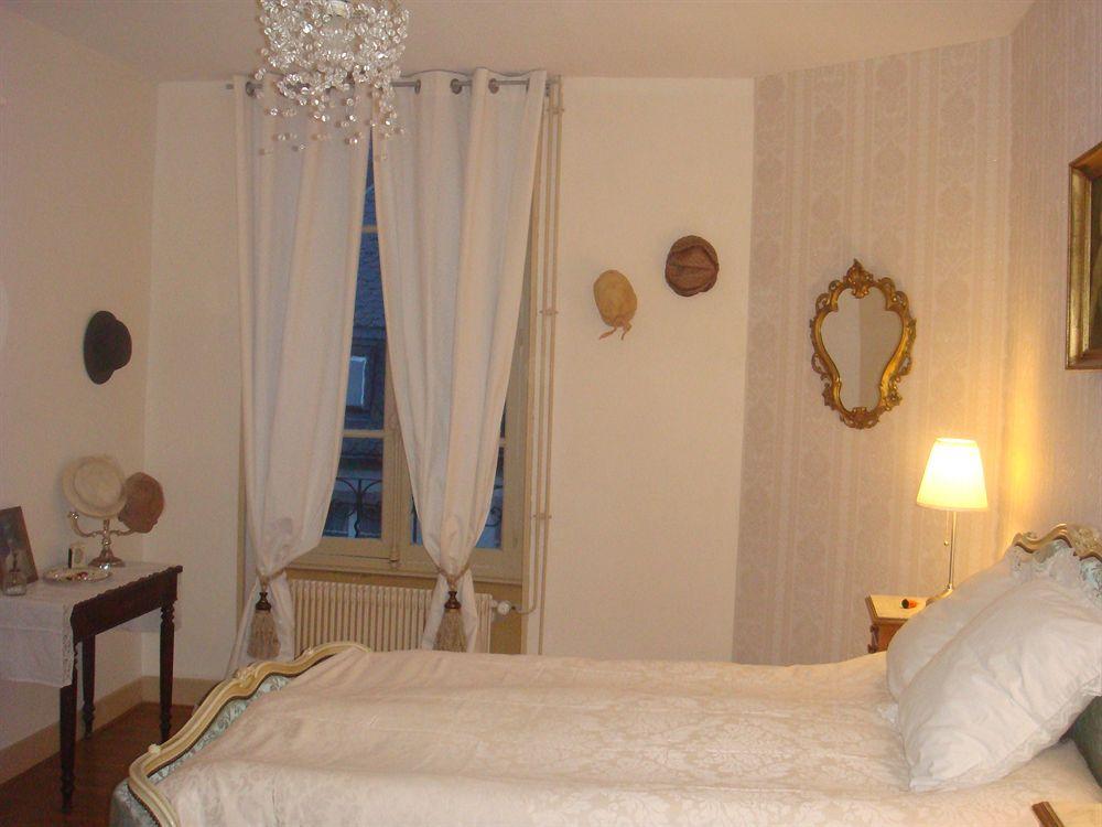 Hotel De La Providence Égliseneuve-dʼEntraigues Esterno foto