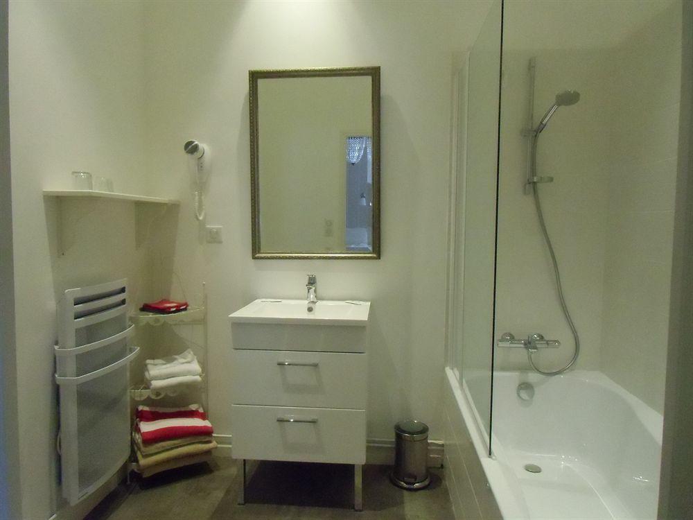 Hotel De La Providence Égliseneuve-dʼEntraigues Esterno foto