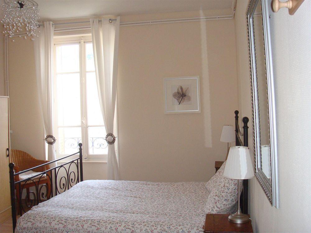 Hotel De La Providence Égliseneuve-dʼEntraigues Esterno foto