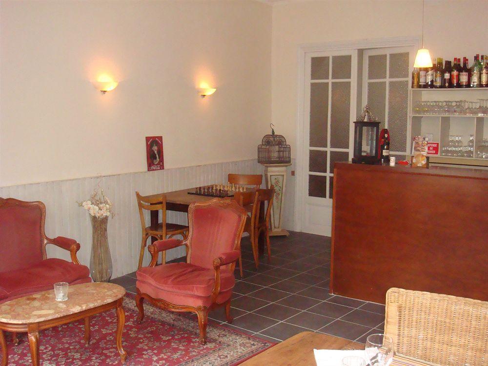 Hotel De La Providence Égliseneuve-dʼEntraigues Esterno foto
