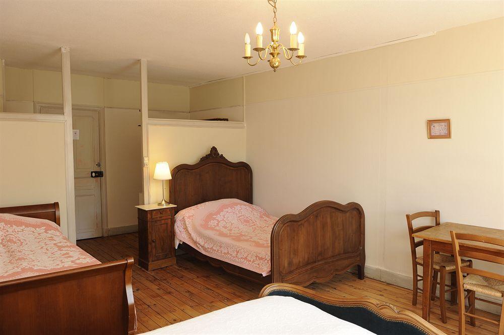Hotel De La Providence Égliseneuve-dʼEntraigues Esterno foto