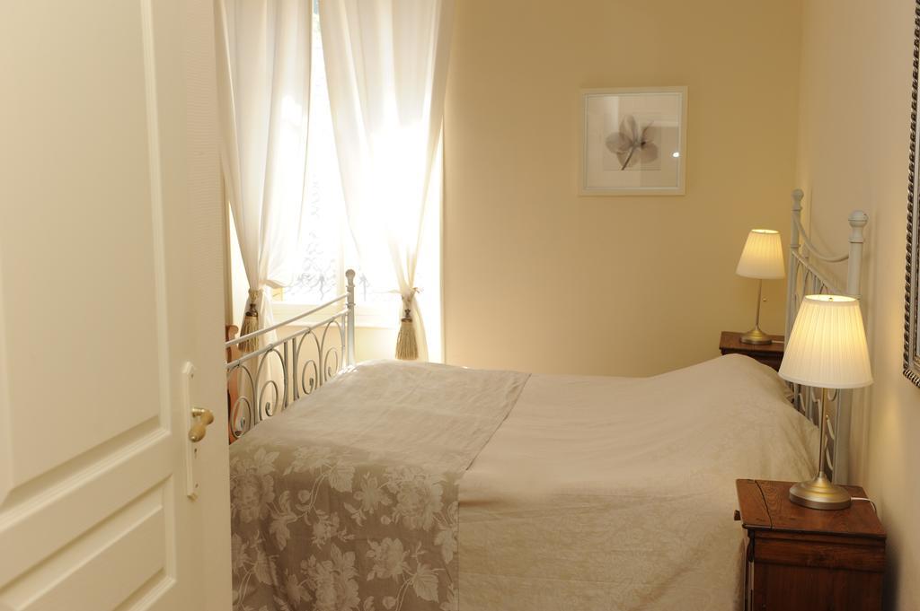 Hotel De La Providence Égliseneuve-dʼEntraigues Esterno foto
