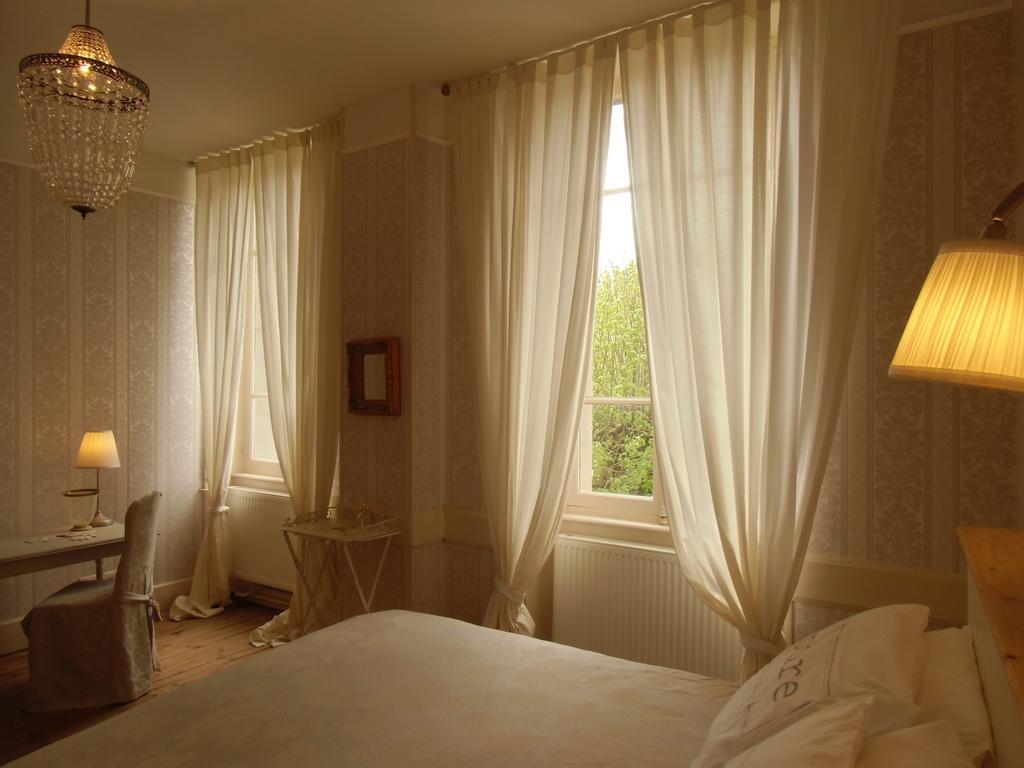 Hotel De La Providence Égliseneuve-dʼEntraigues Esterno foto