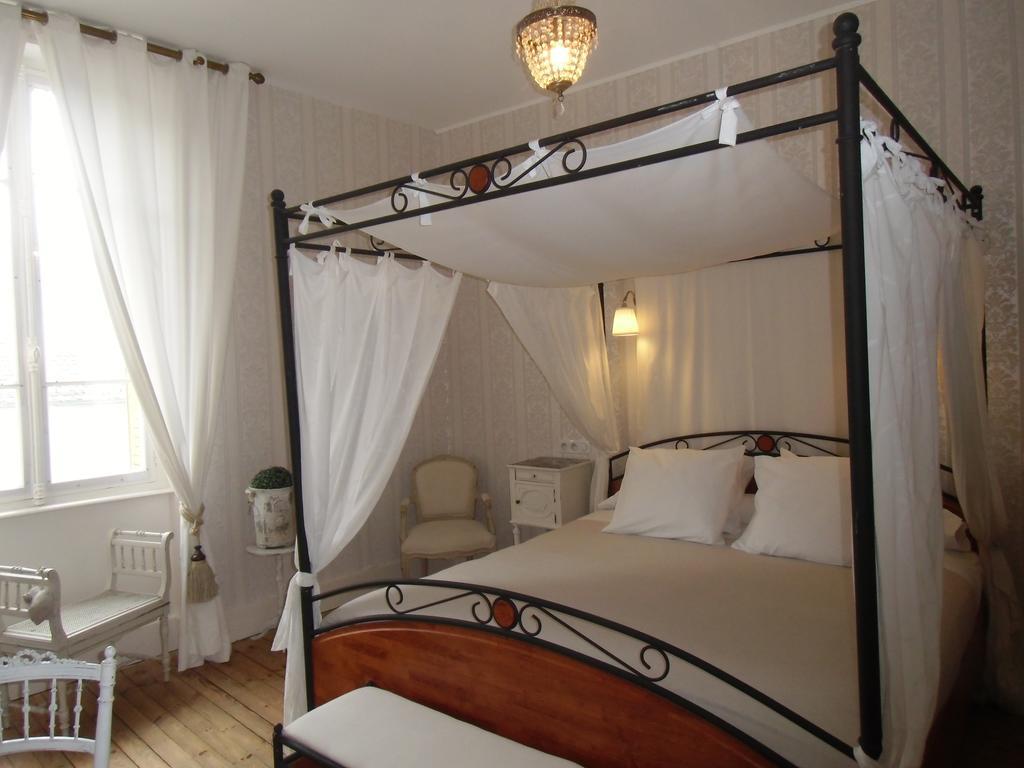 Hotel De La Providence Égliseneuve-dʼEntraigues Esterno foto