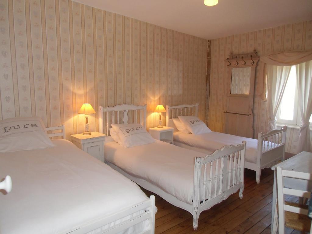 Hotel De La Providence Égliseneuve-dʼEntraigues Esterno foto