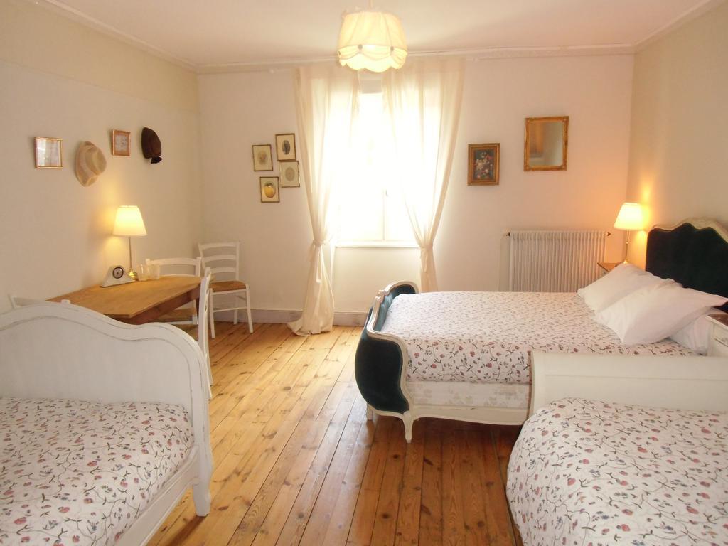 Hotel De La Providence Égliseneuve-dʼEntraigues Esterno foto