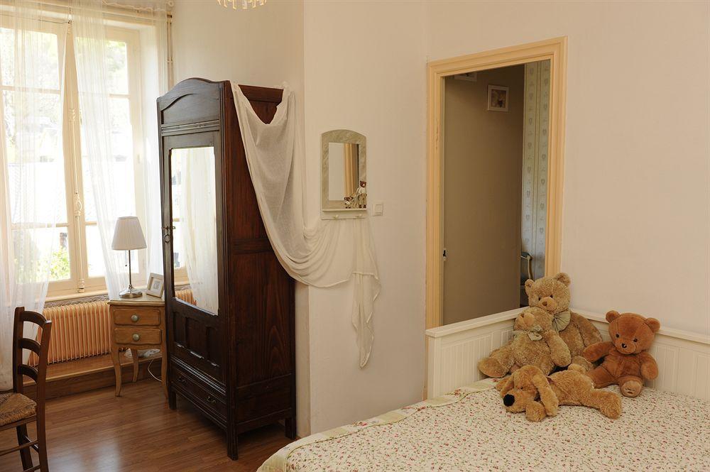 Hotel De La Providence Égliseneuve-dʼEntraigues Esterno foto