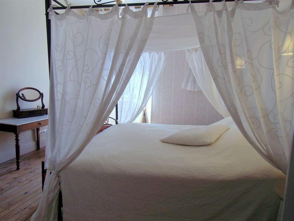 Hotel De La Providence Égliseneuve-dʼEntraigues Esterno foto