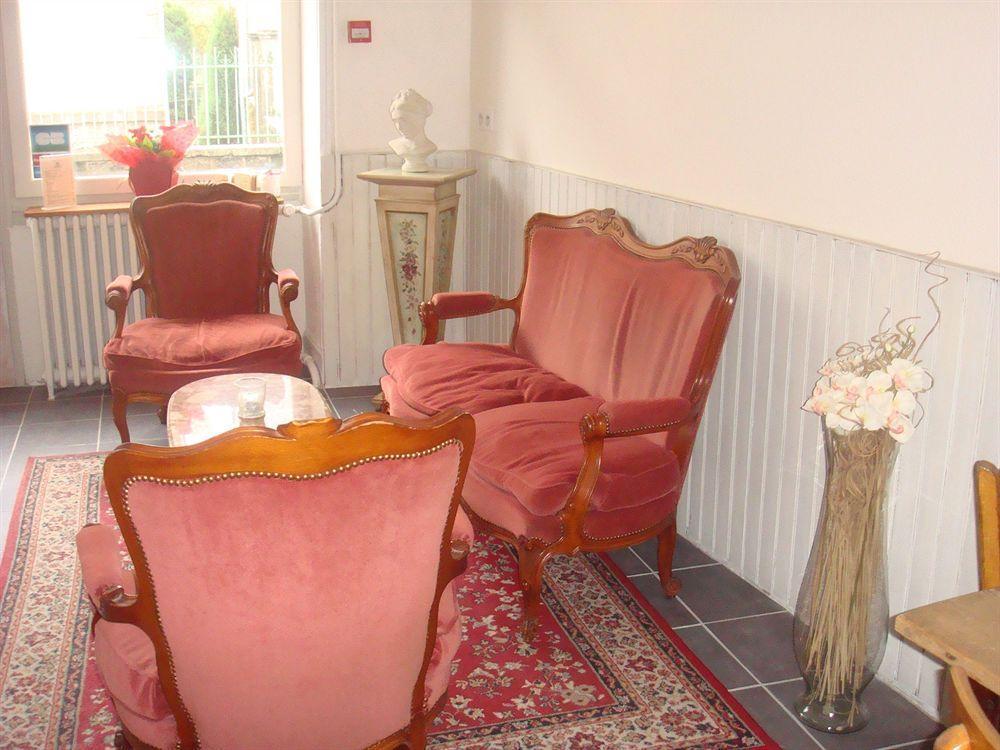Hotel De La Providence Égliseneuve-dʼEntraigues Esterno foto