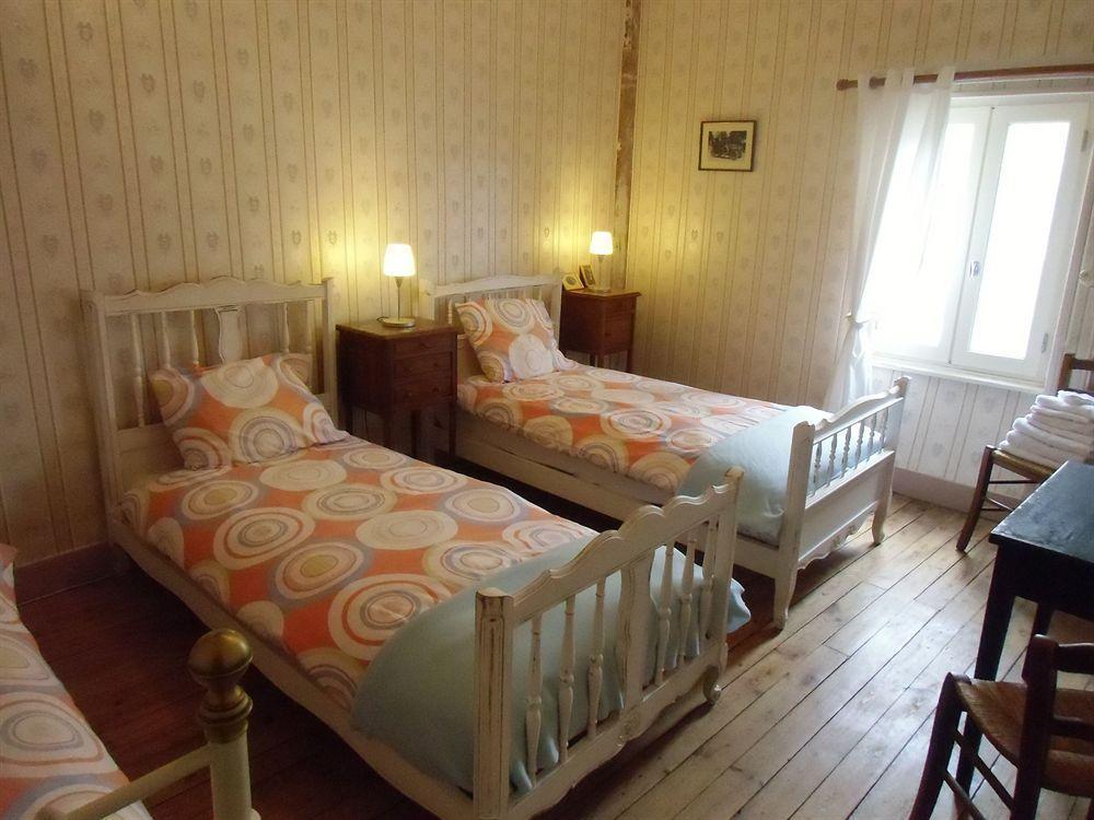 Hotel De La Providence Égliseneuve-dʼEntraigues Esterno foto