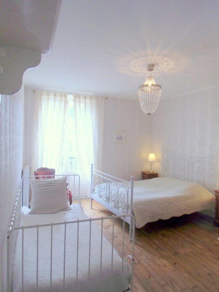 Hotel De La Providence Égliseneuve-dʼEntraigues Esterno foto