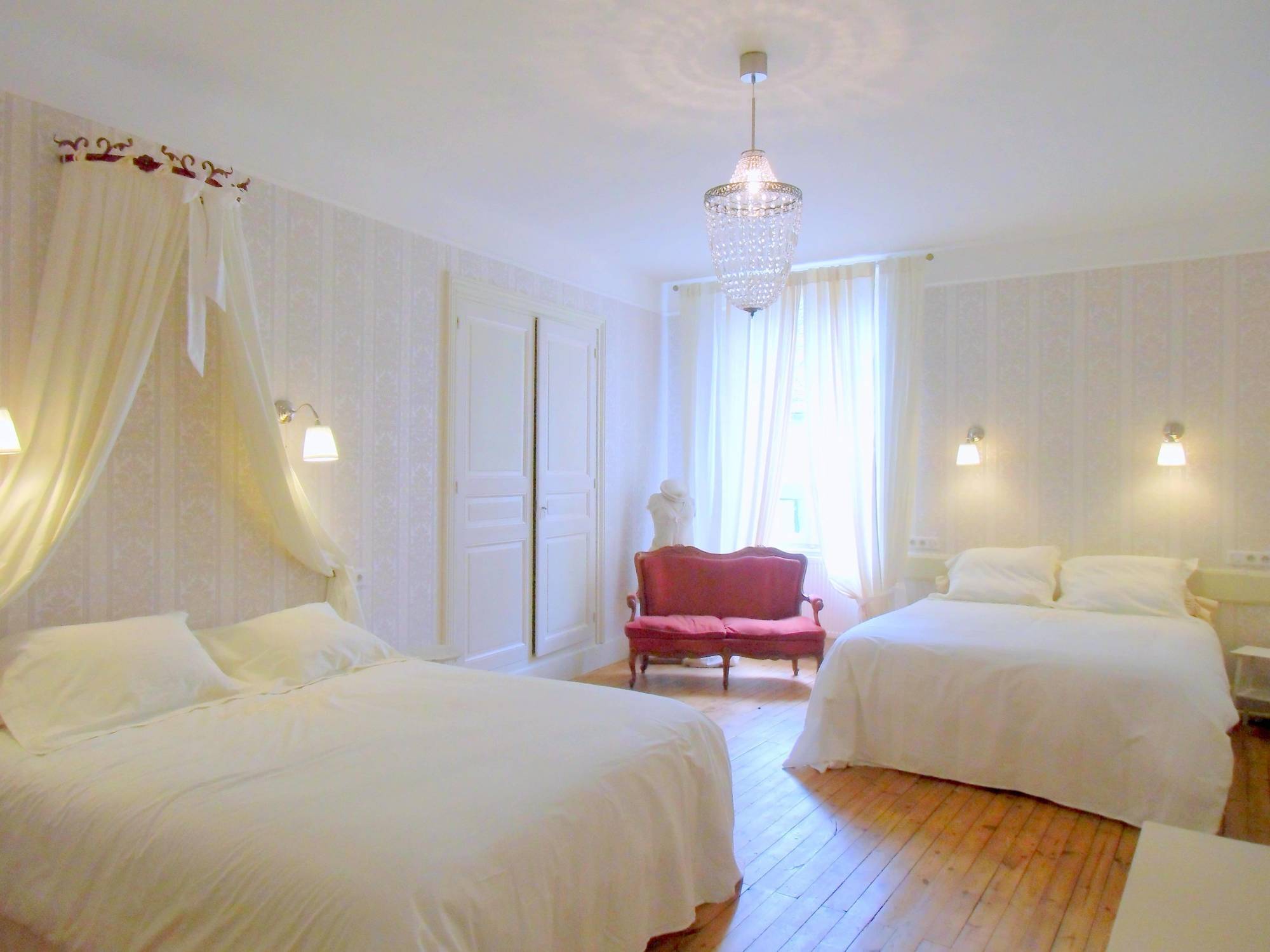 Hotel De La Providence Égliseneuve-dʼEntraigues Esterno foto