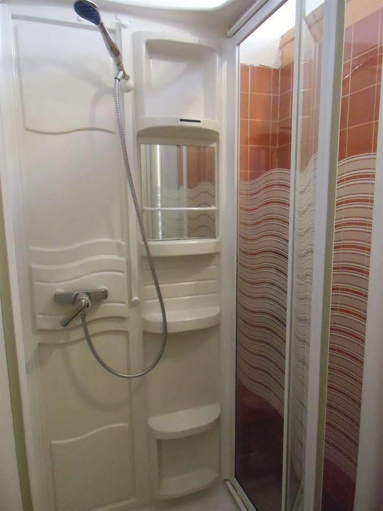 Hotel De La Providence Égliseneuve-dʼEntraigues Esterno foto