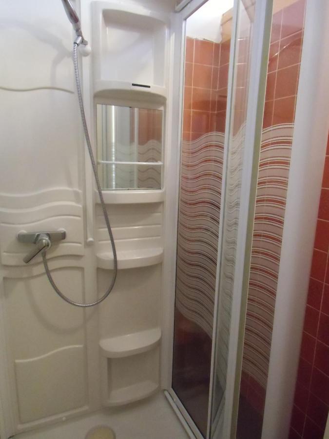 Hotel De La Providence Égliseneuve-dʼEntraigues Esterno foto