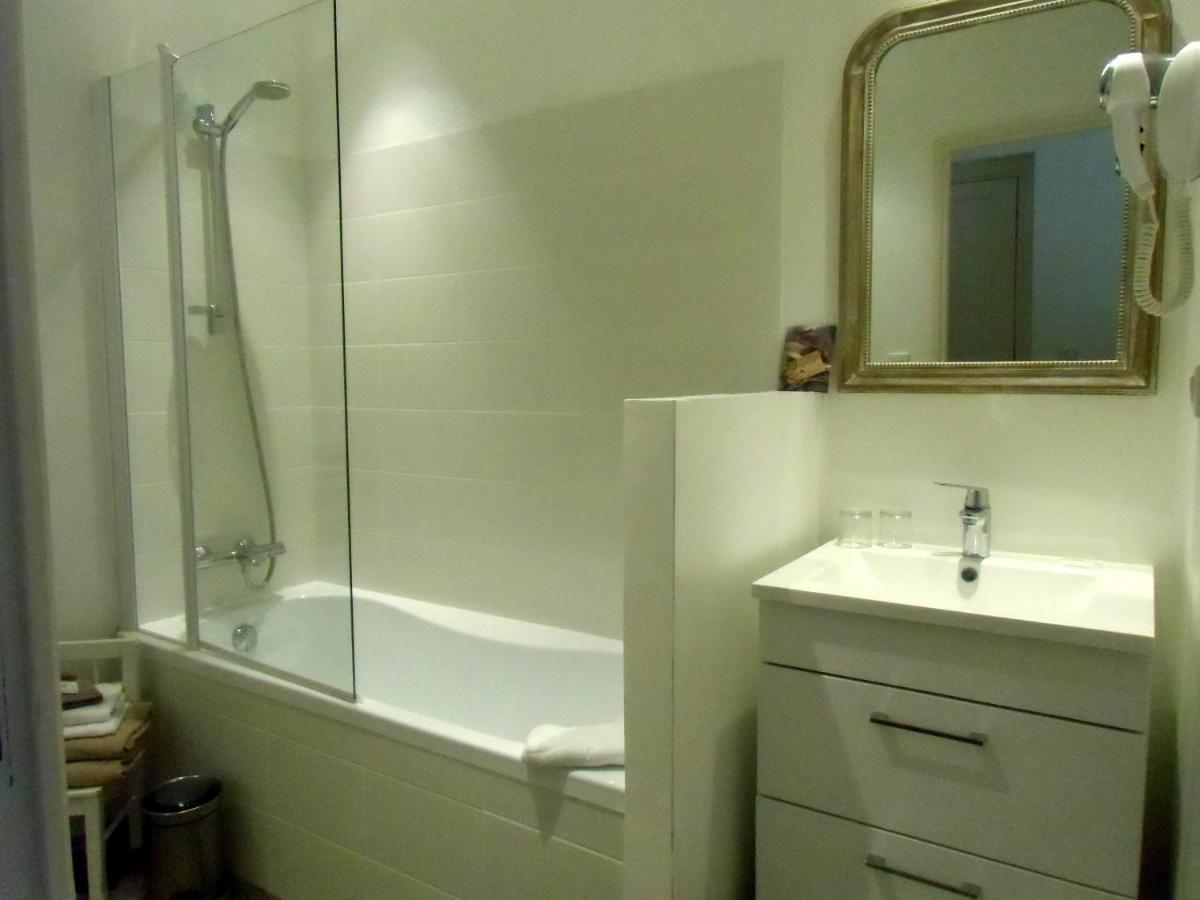 Hotel De La Providence Égliseneuve-dʼEntraigues Esterno foto